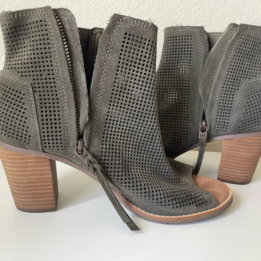 Tom’s Gray Perforated Women's Ankle Boots size 8.5 - Picture 4 of 6